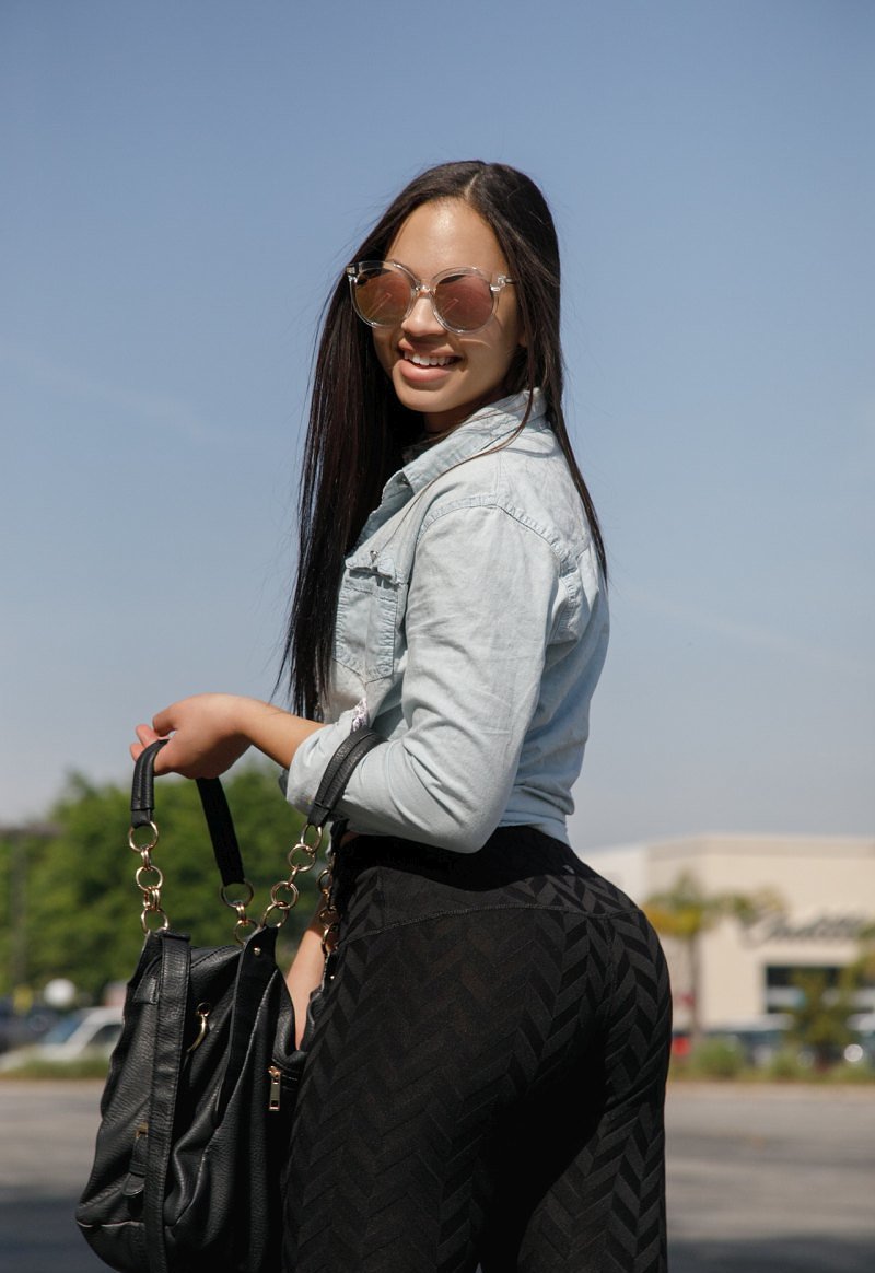 Яна, 18 лет, 1 размер груди